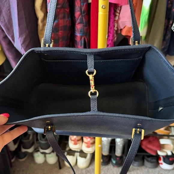 Michael Kors Jet Set Travel Tote Navy - Picture 14 of 16